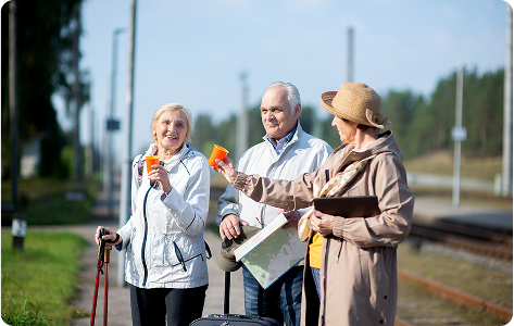 Seniorzy cieszący się aktywnościami na świeżym powietrzu